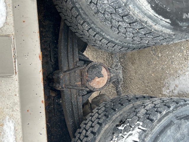 2002 VOLVO VHD - Image 9